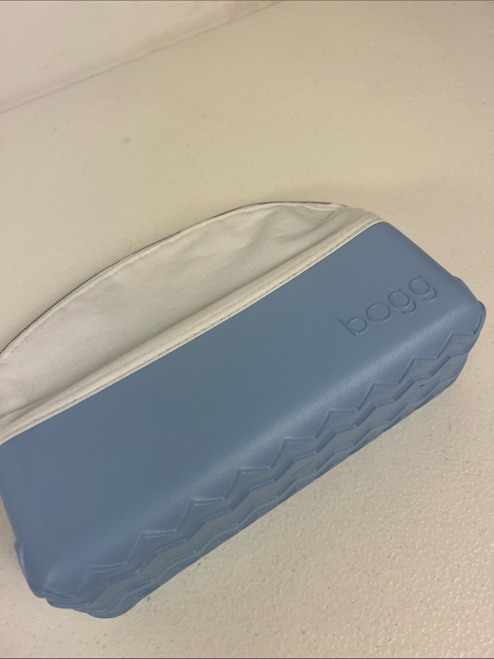 BOGG Makeup Bag Light Blue & White NWT - Picture 5 of 9
